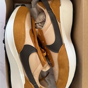 Women’s Nike Waffle Debut Retro Sneaker 👟 NIB